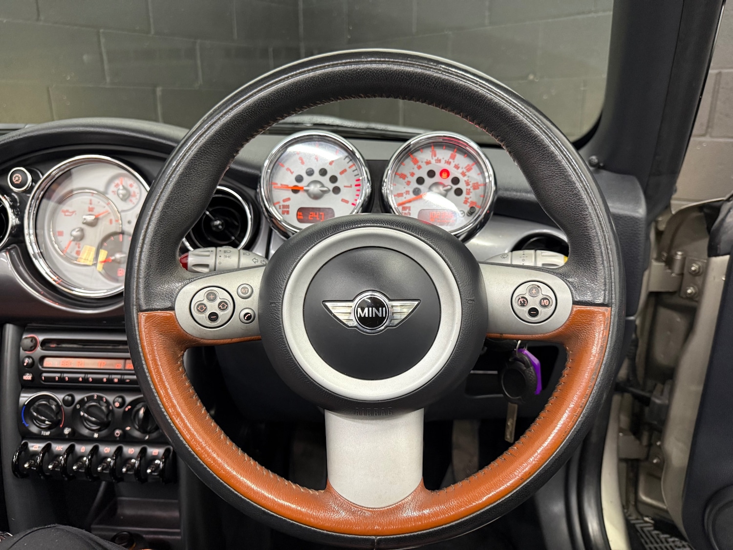 Used MINI Convertible 2008 for sale - 76845993: Photo 22