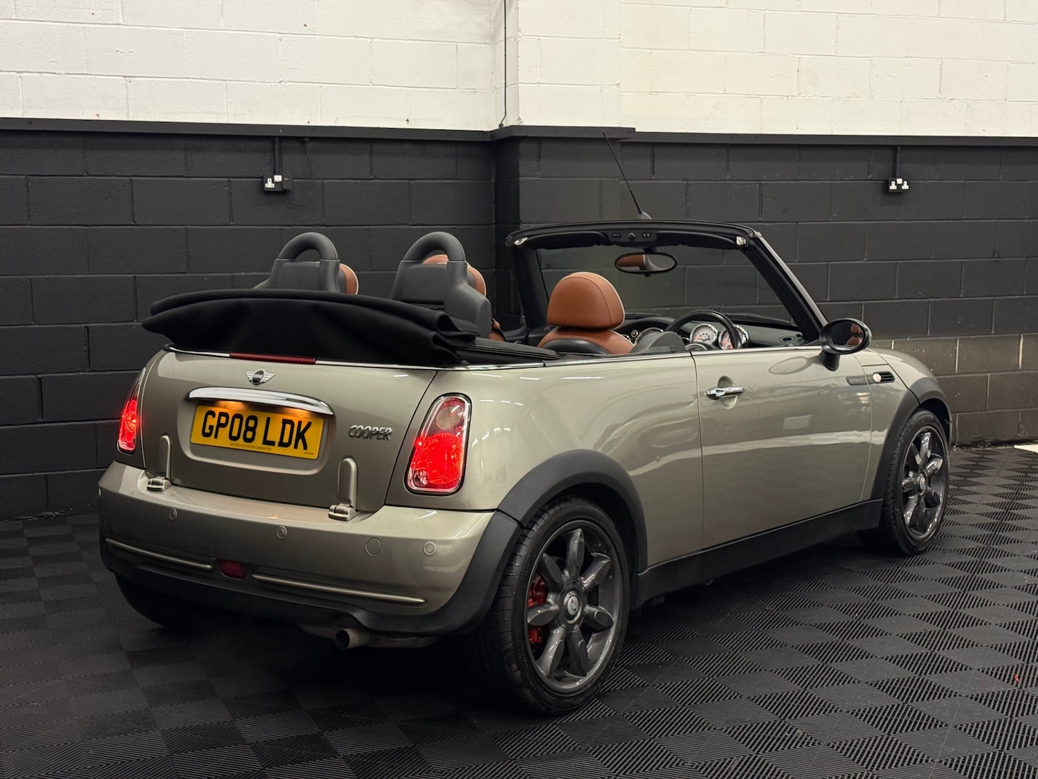 Used MINI Convertible 2008 for sale - 76845993: Photo 3