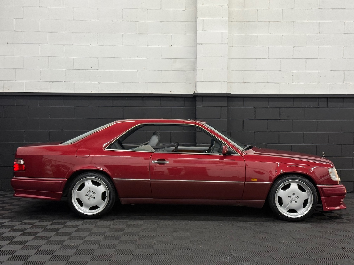 Used Mercedes-Benz E Class 1994 for sale - 77364413: Photo 2