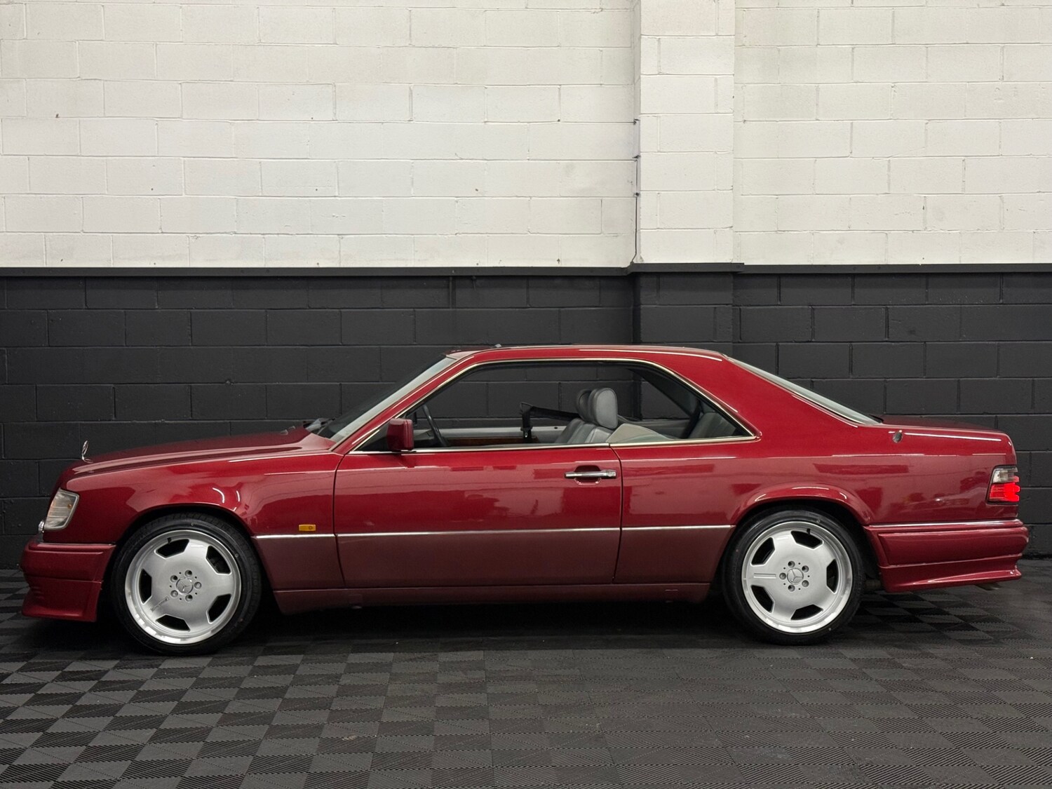 Used Mercedes-Benz E Class 1994 for sale - 77364413: Photo 6