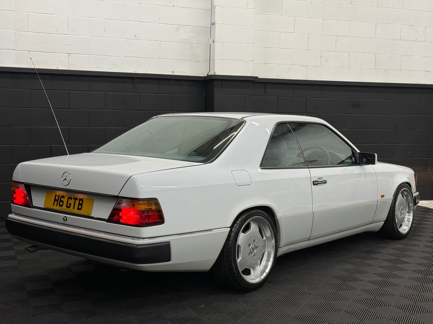 Used Mercedes-Benz C Class 1990 for sale - 77364424: Photo 3