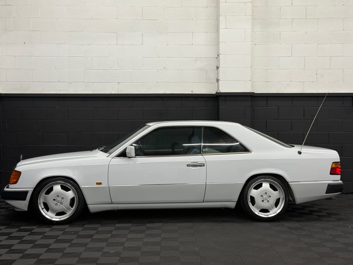 Used Mercedes-Benz C Class 1990 for sale - 77364424: Photo 6