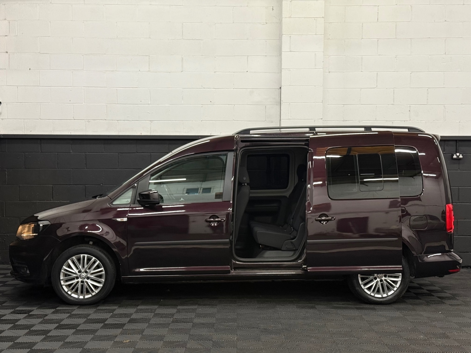 Used Volkswagen Caddy Maxi Life 2016 for sale - 77137767: Photo 8