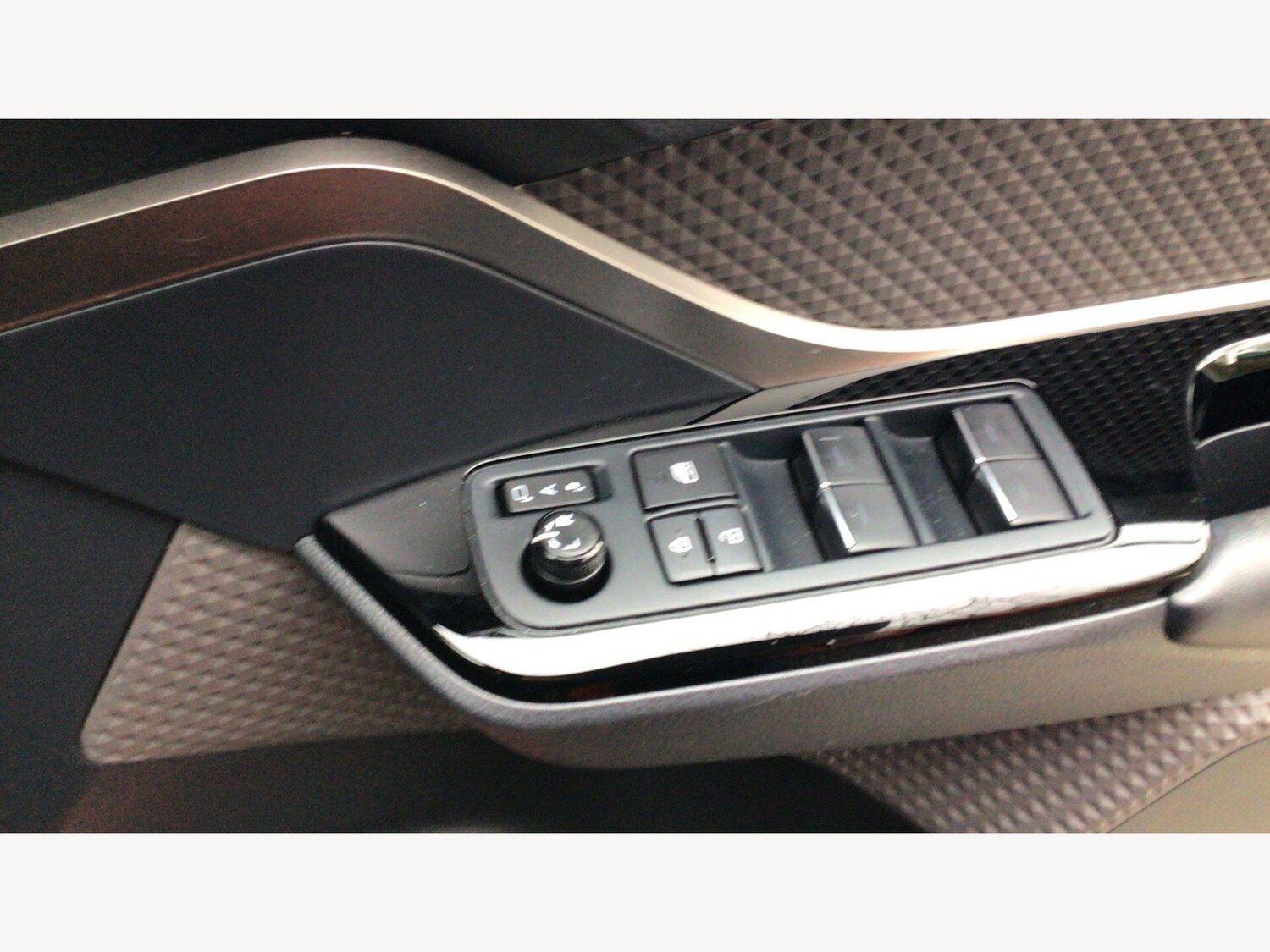 Used Toyota C-HR for sale - 77696847: Photo 31