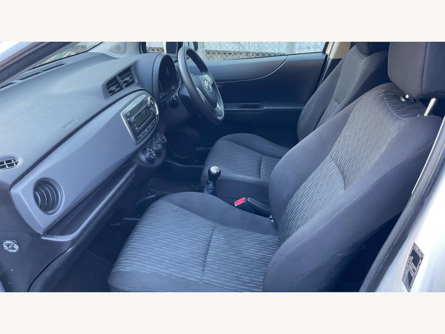 Used Toyota Yaris 2012 for sale - 76800949: Photo 12