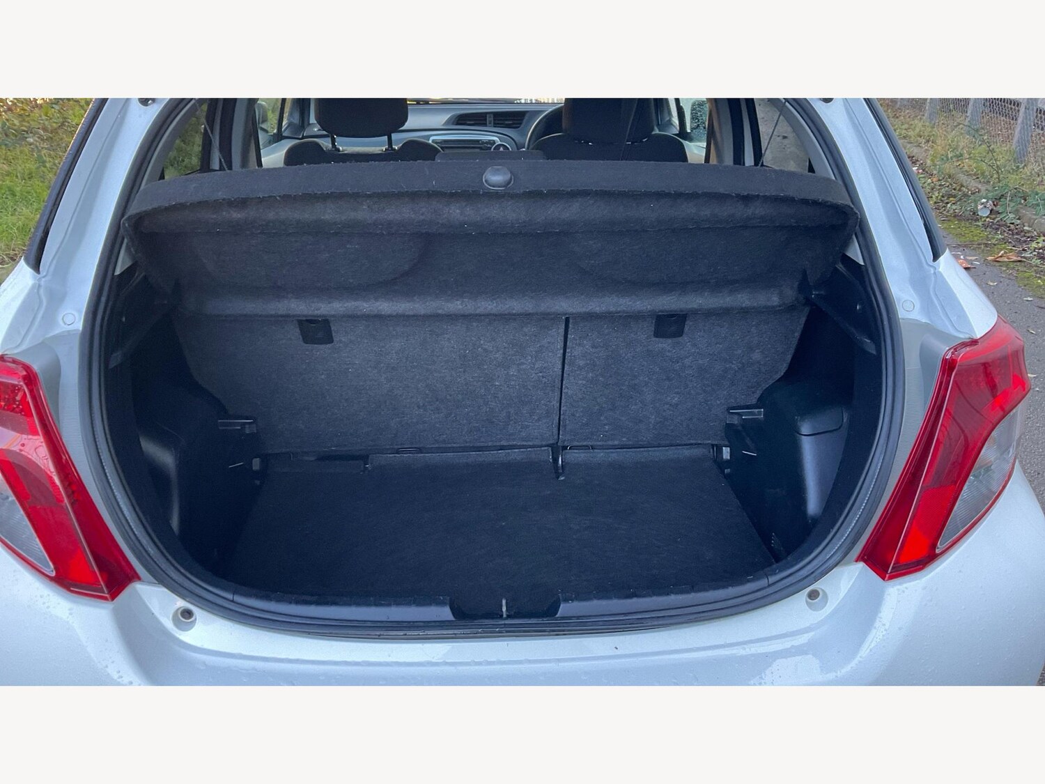 Used Toyota Yaris 2012 for sale - 76800949: Photo 16