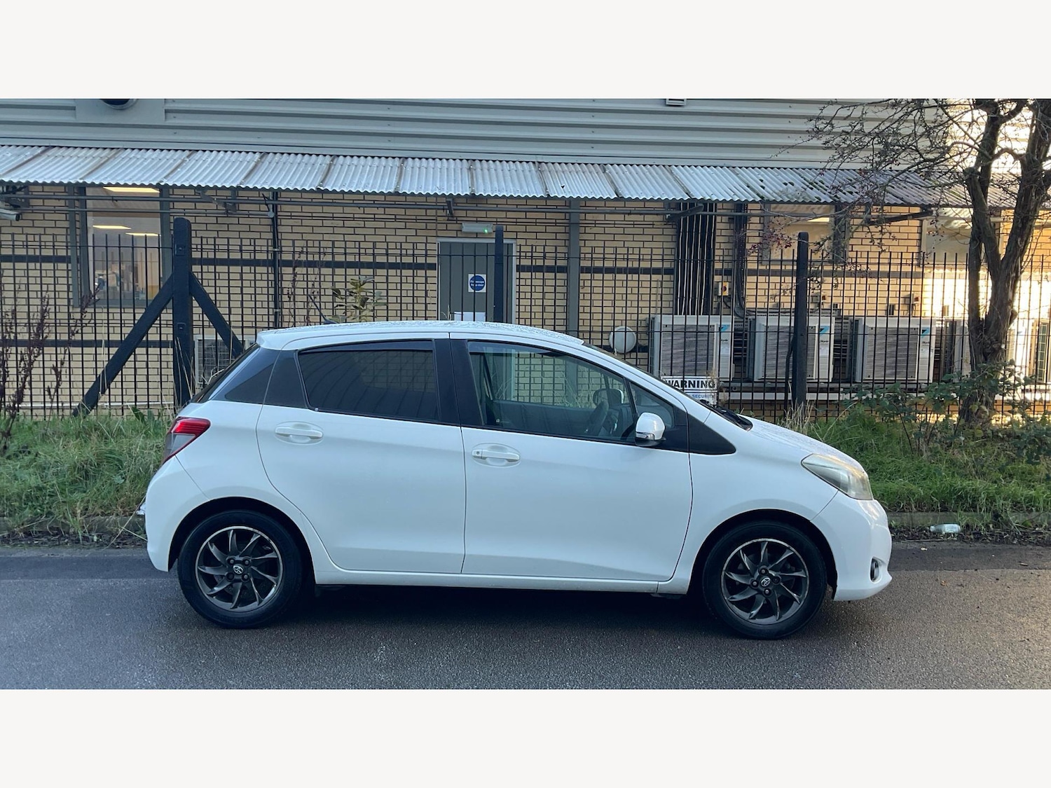 Used Toyota Yaris 2012 for sale - 76800949: Photo 18