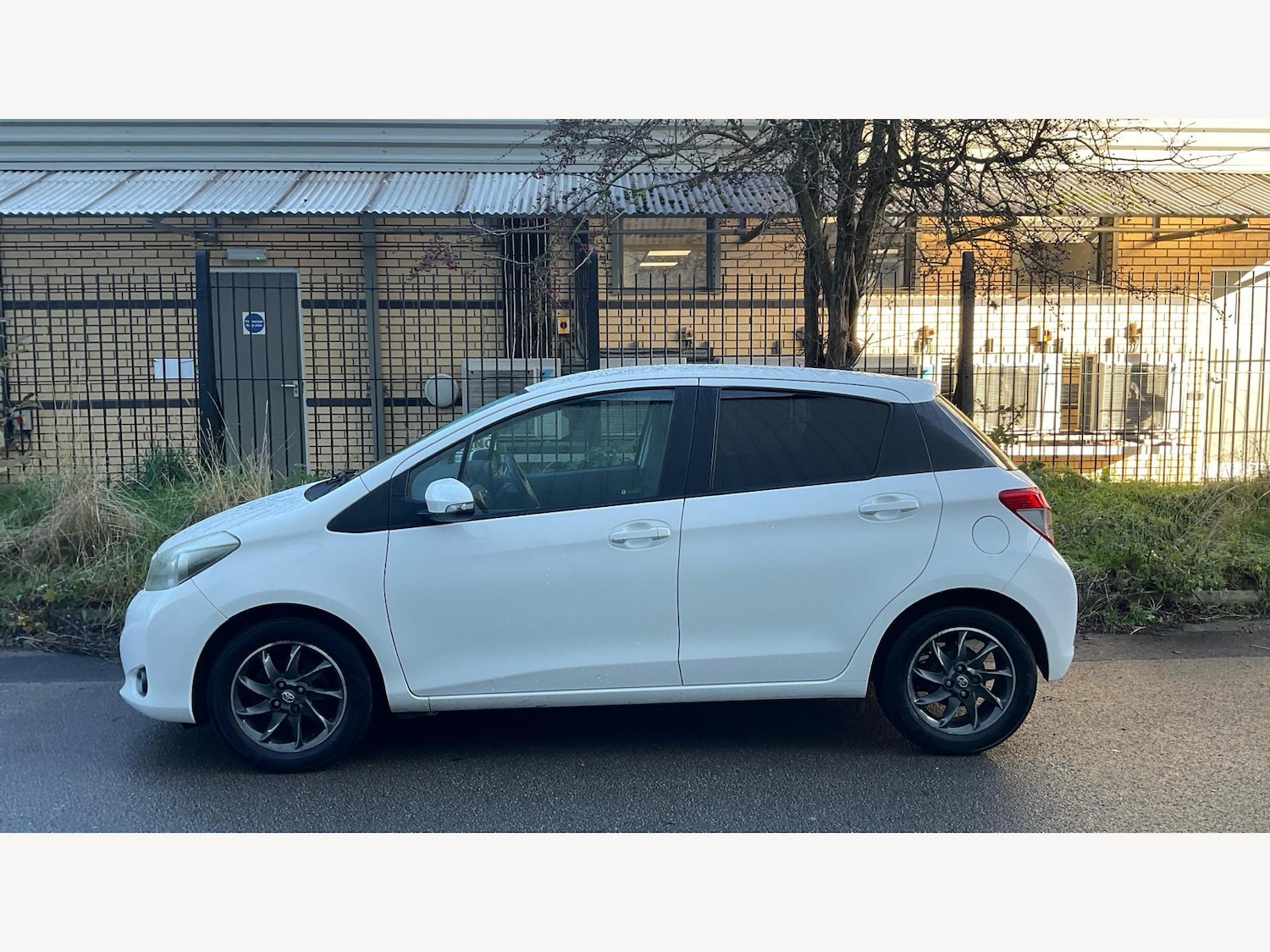 Used Toyota Yaris 2012 for sale - 76800949: Photo 19