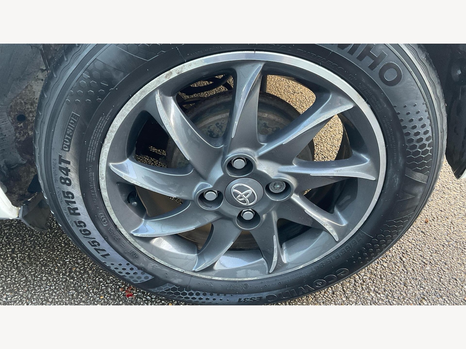 Used Toyota Yaris 2012 for sale - 76800949: Photo 23