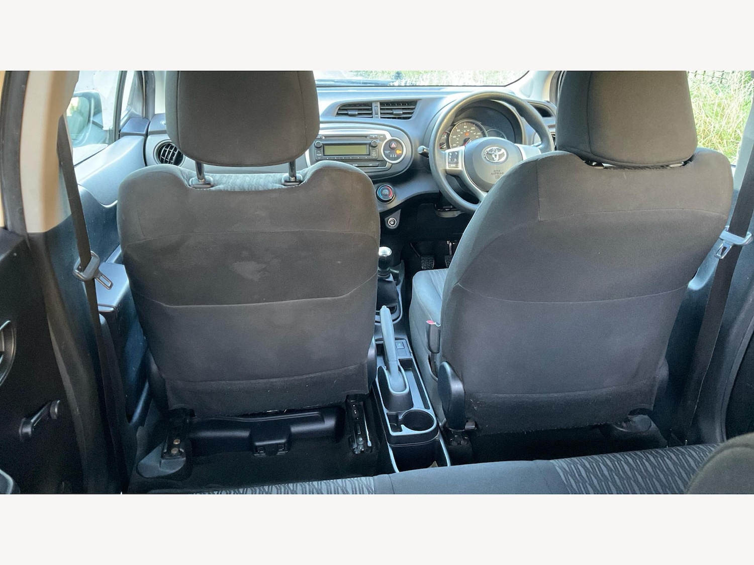 Used Toyota Yaris 2012 for sale - 76800949: Photo 32