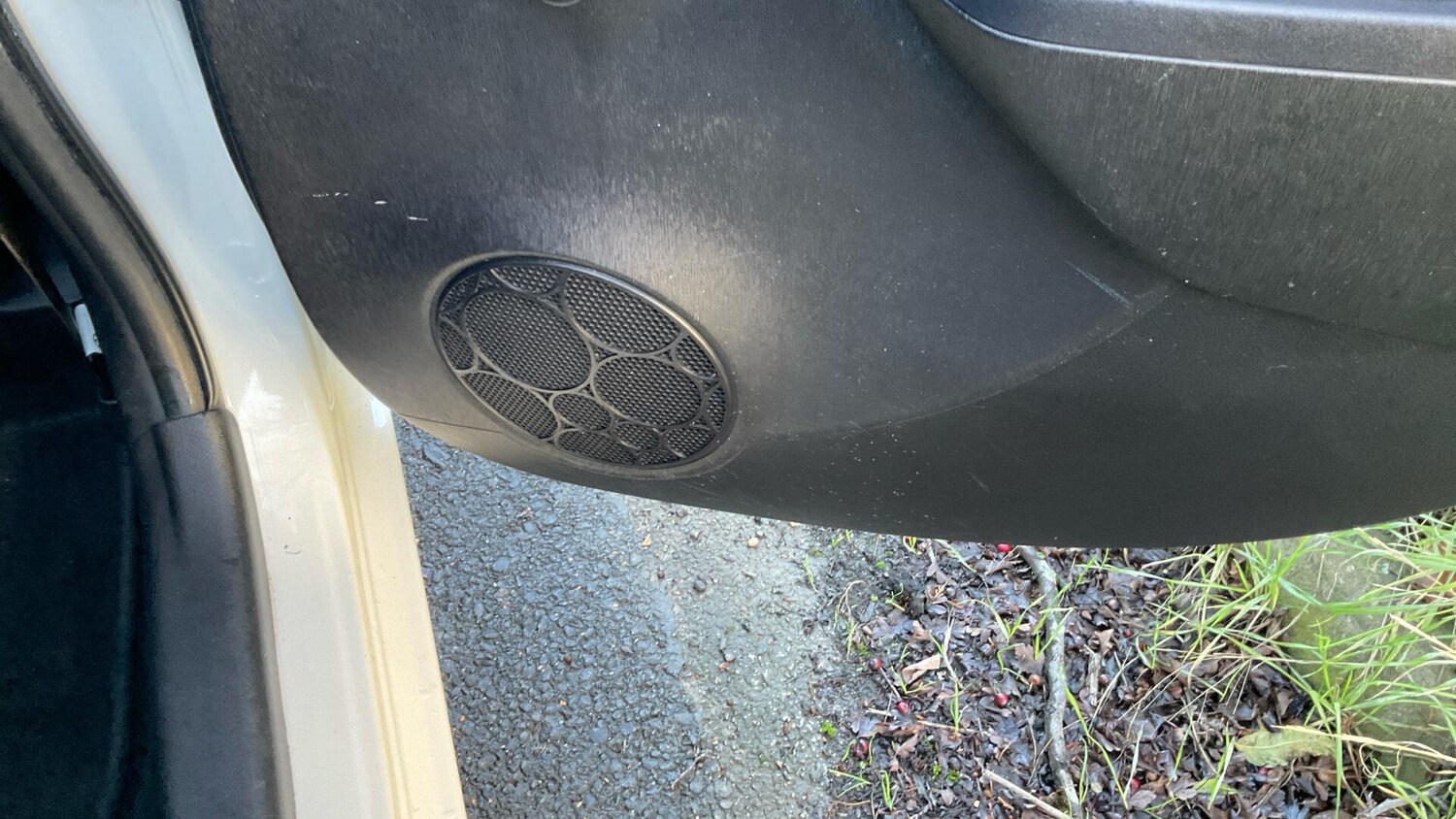 Used Toyota Yaris 2012 for sale - 76800949: Photo 37