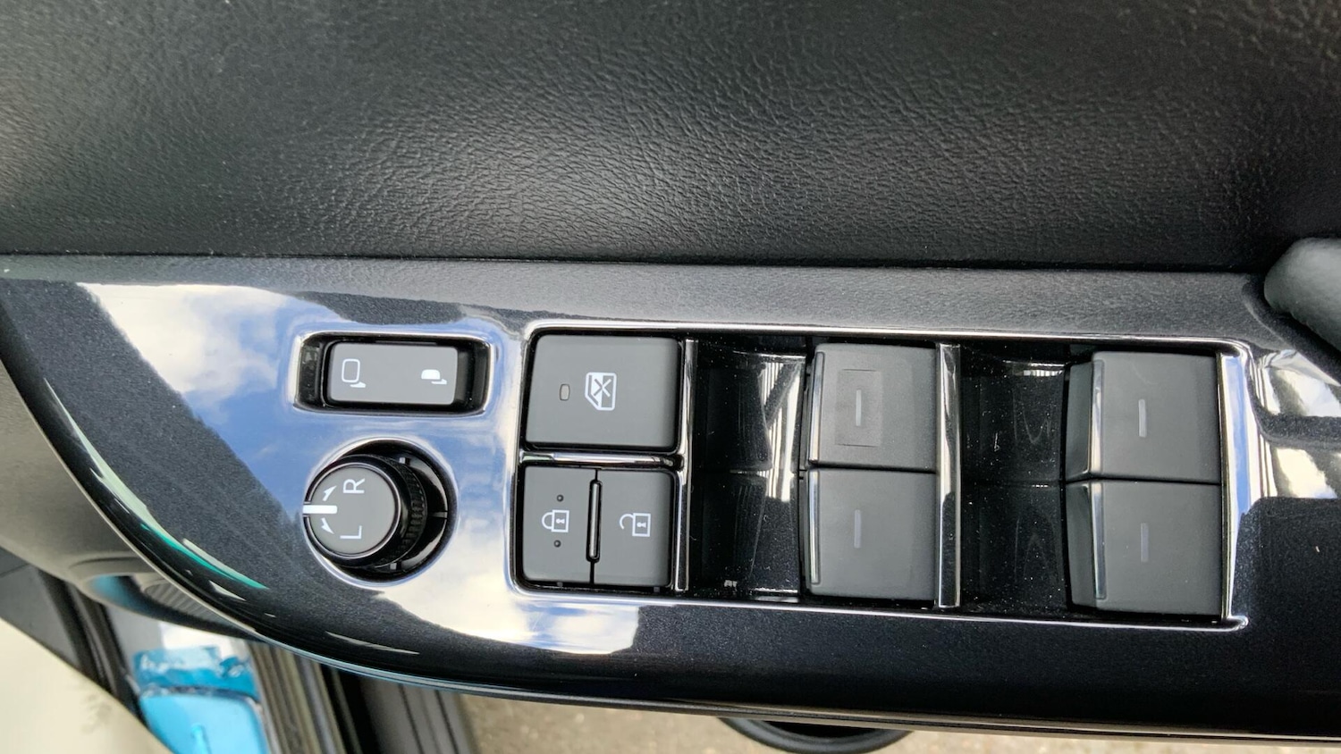 Used Toyota Hilux 2025 for sale - 76398056: Photo 35