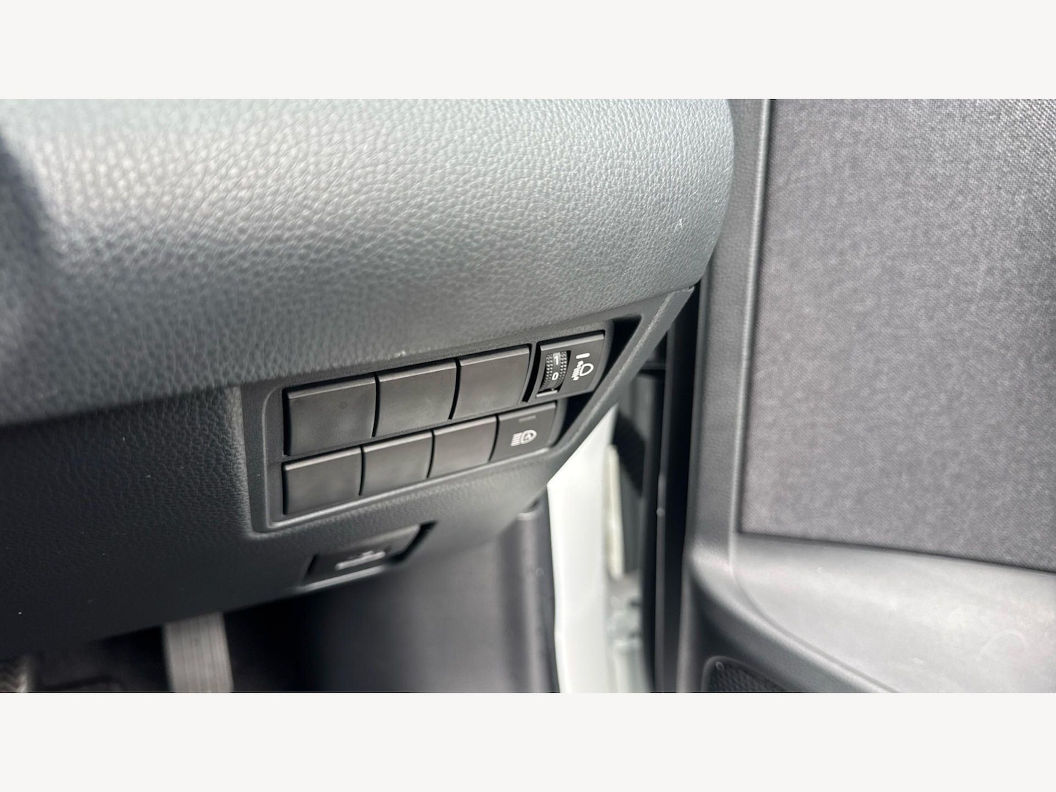 Used Toyota Yaris 2023 for sale - 78157124: Photo 32