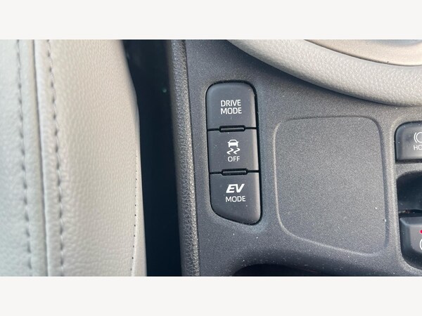 Used Toyota Yaris 2021 for sale - 76307732: Photo 25