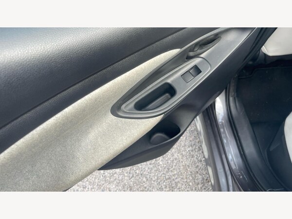 Used Toyota Yaris 2021 for sale - 76307732: Photo 33