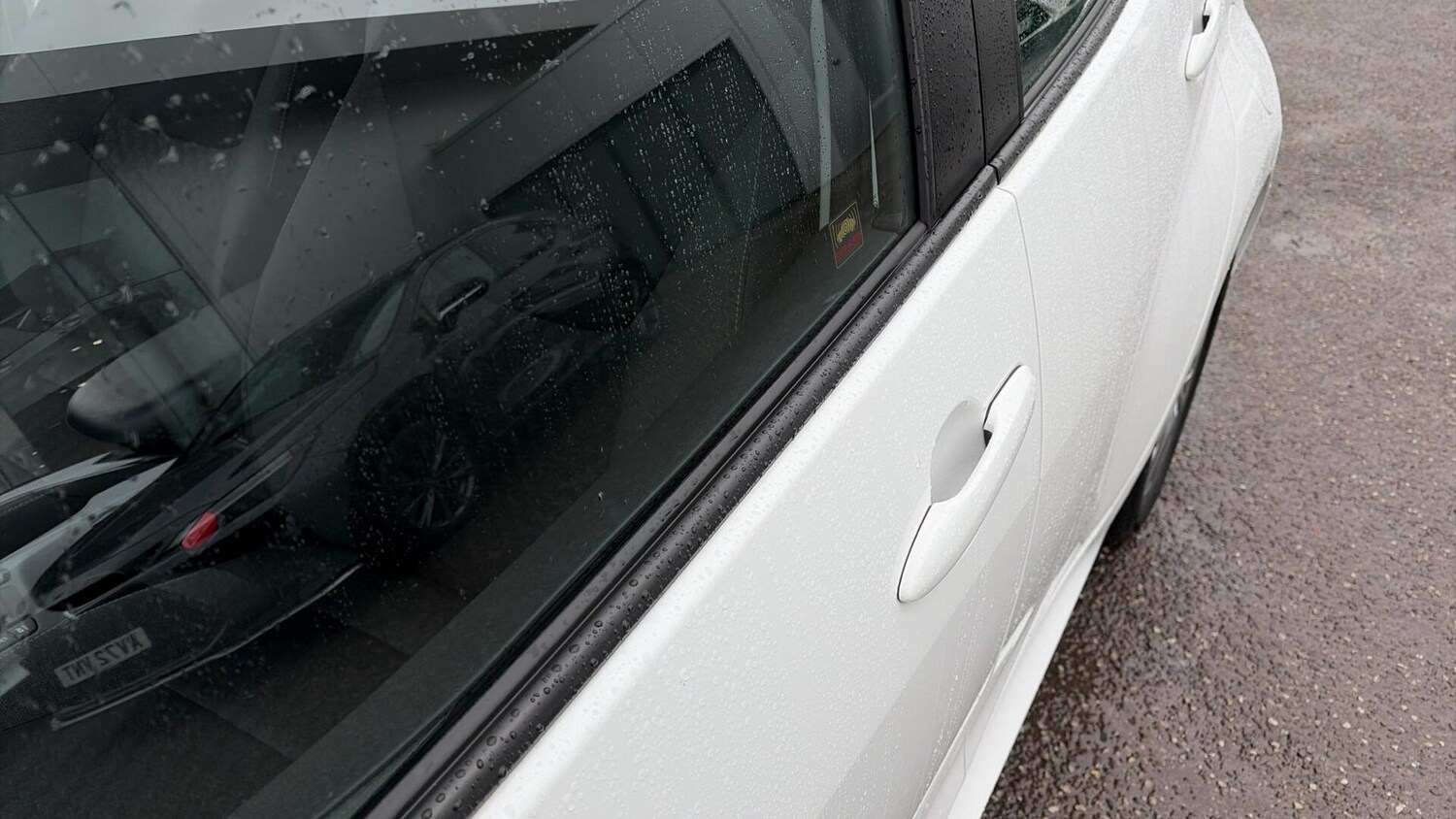 Used Toyota Yaris 2023 for sale - 77067142: Photo 42