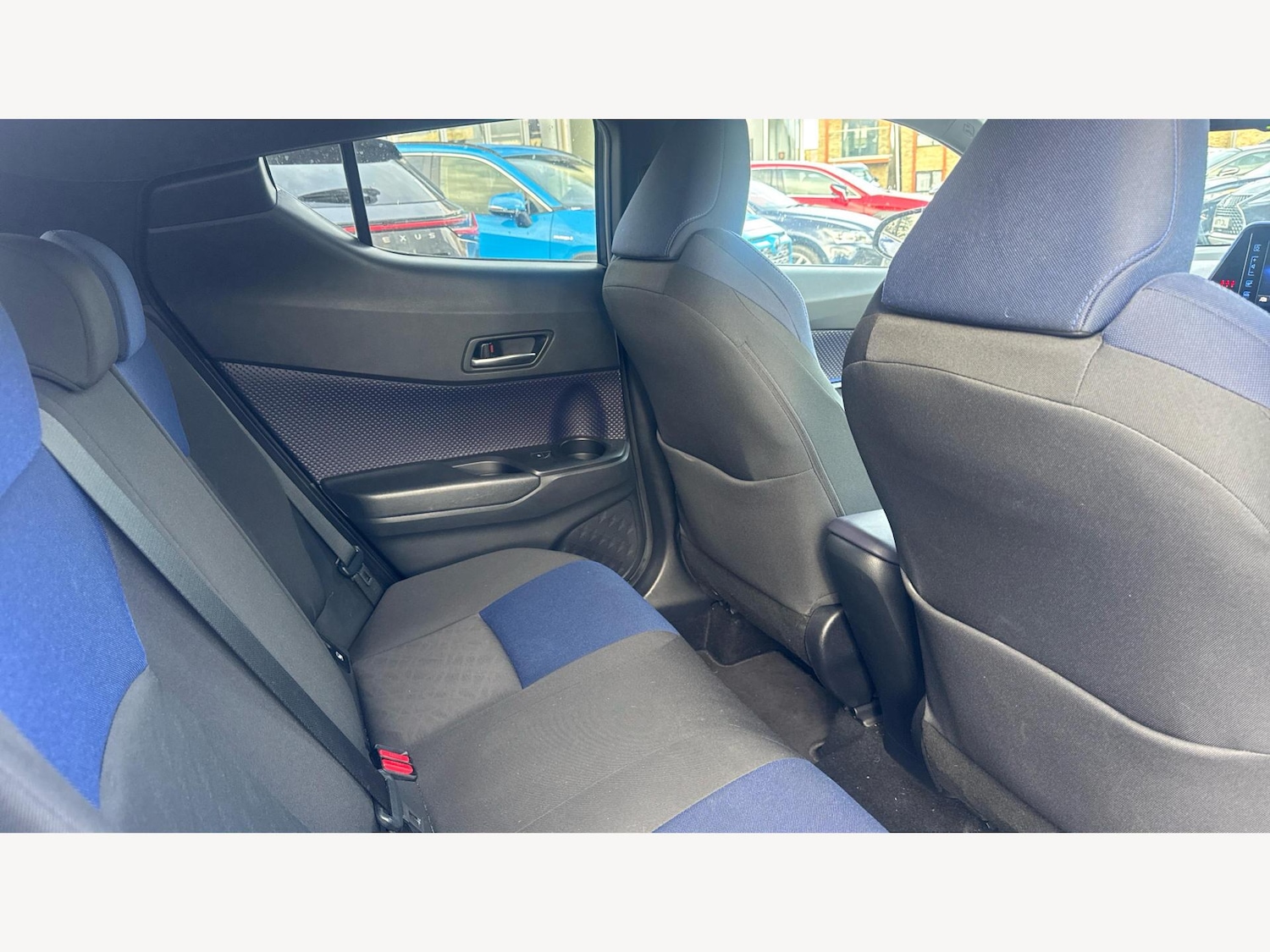 Used Toyota C-HR 2018 for sale - 76802354: Photo 14