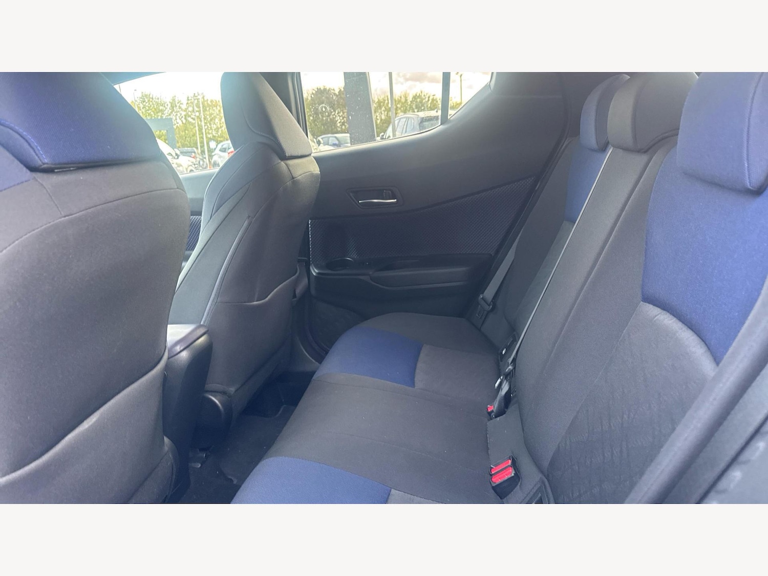 Used Toyota C-HR 2018 for sale - 76802354: Photo 15