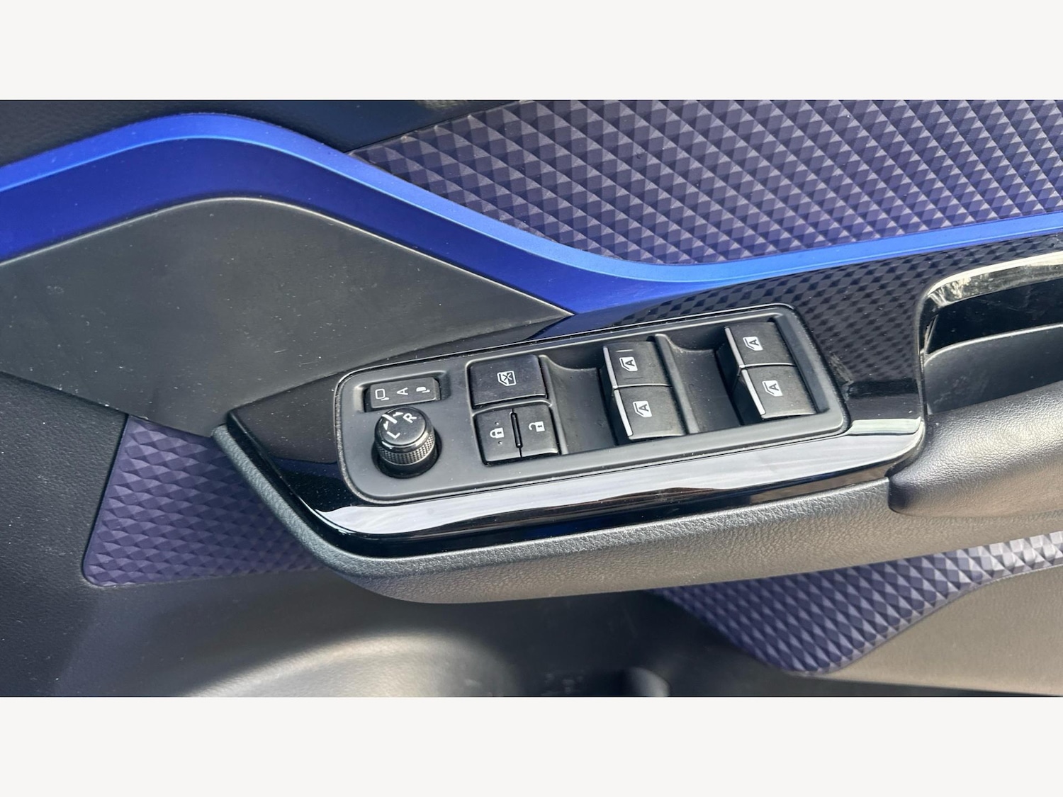 Used Toyota C-HR 2018 for sale - 76802354: Photo 26