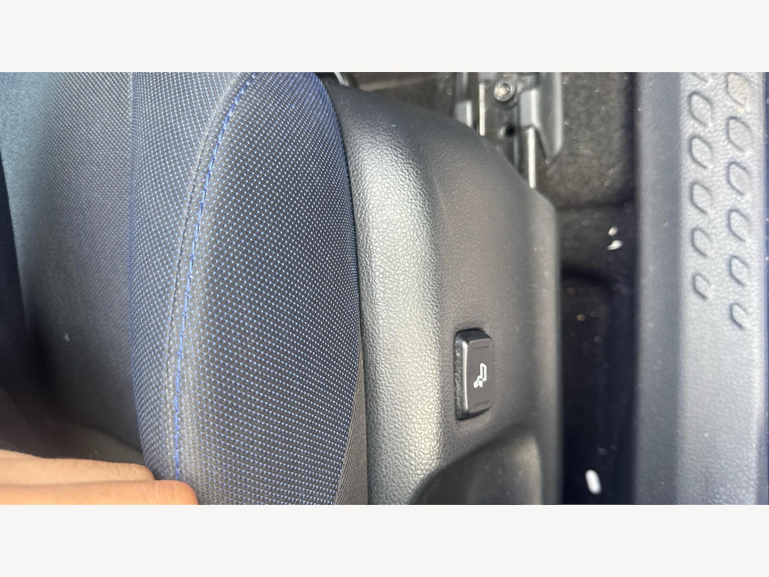 Used Toyota C-HR 2018 for sale - 76802354: Photo 27