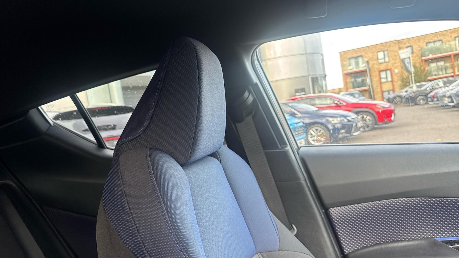 Used Toyota C-HR 2018 for sale - 76802354: Photo 41