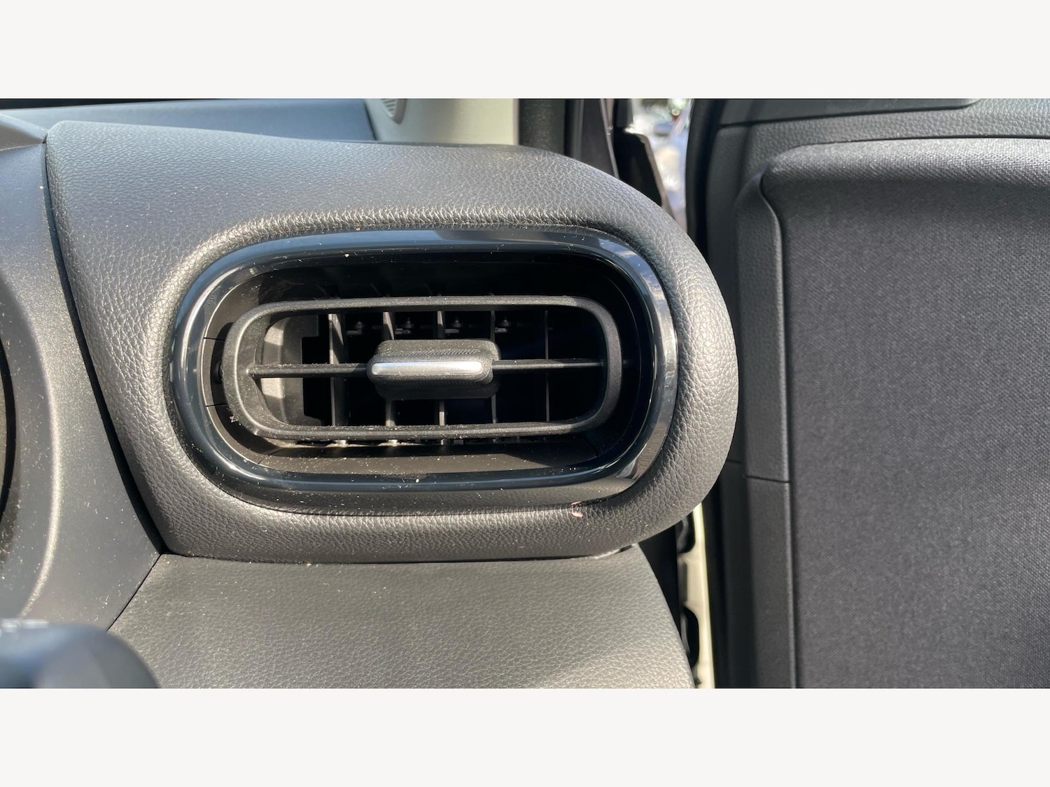 Used Toyota Yaris Cross 2024 for sale - 76307494: Photo 32