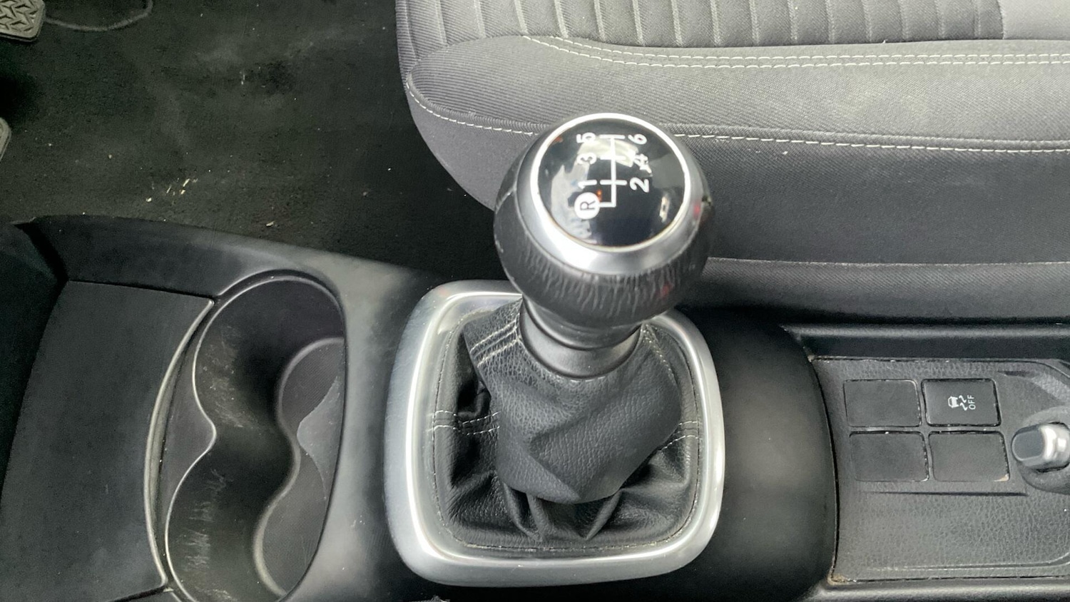 Used Toyota Yaris 2020 for sale - 76371741: Photo 40
