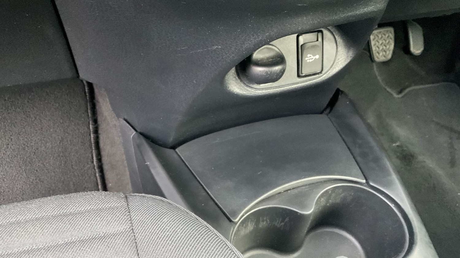 Used Toyota Yaris 2020 for sale - 76371741: Photo 41