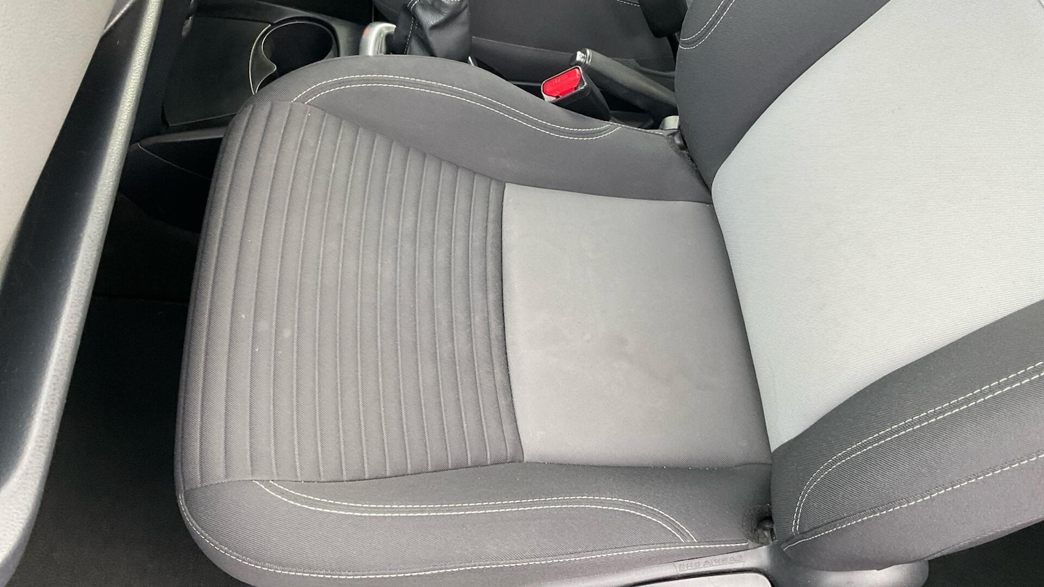 Used Toyota Yaris 2020 for sale - 76371741: Photo 42