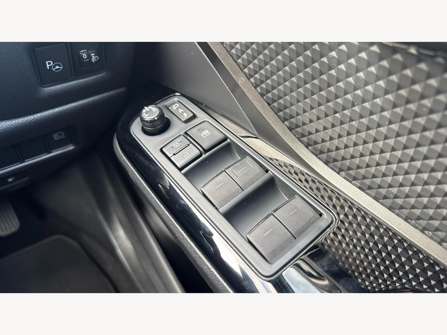 Used Toyota C-HR for sale - 77585704: Photo 26