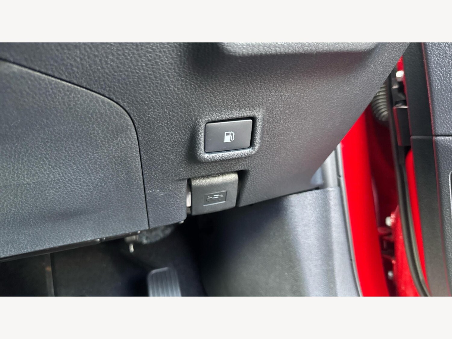 Used Toyota C-HR for sale - 77585704: Photo 29