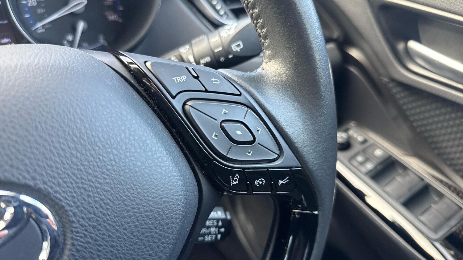 Used Toyota C-HR for sale - 77585704: Photo 35