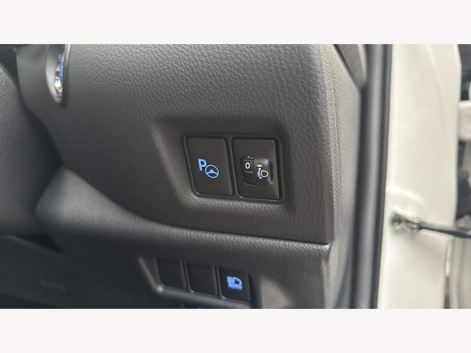 Used Toyota C-HR 2022 for sale - 76865816: Photo 27