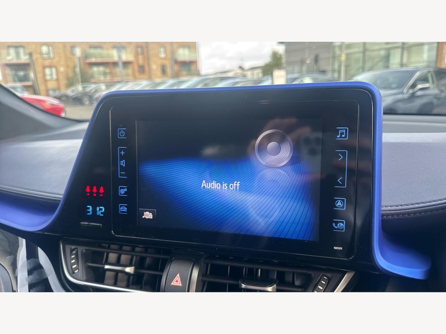 Used Toyota C-HR 2018 for sale - 76398261: Photo 9