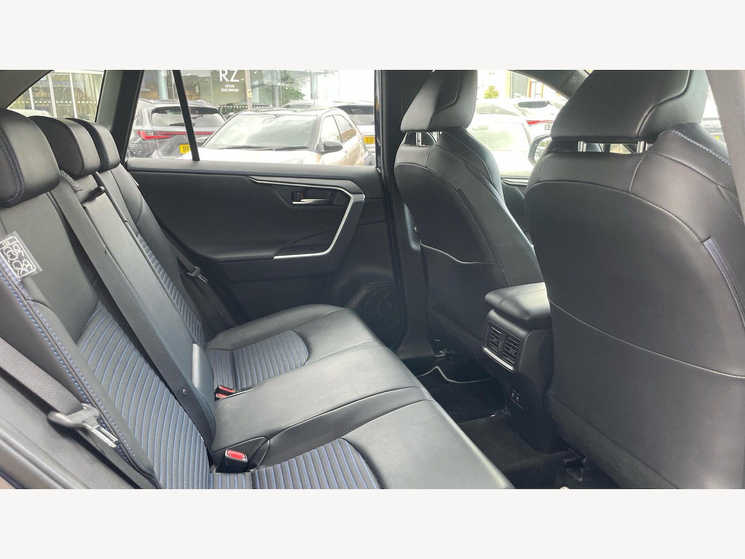 Used Toyota RAV4 2019 for sale - 76348849: Photo 15