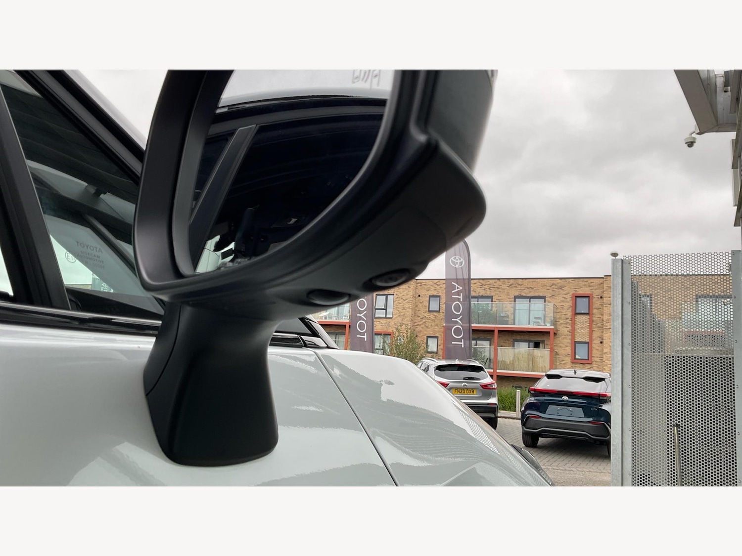 Used Toyota C-HR 2025 for sale - 76422936: Photo 32