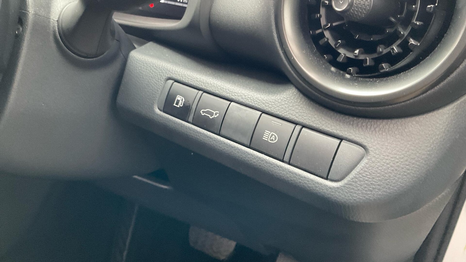 Used Toyota C-HR 2025 for sale - 76422936: Photo 35