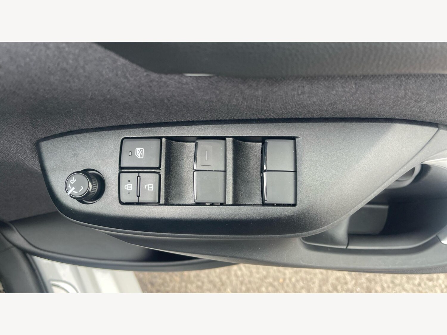 Used Toyota Yaris 2023 for sale - 76743512: Photo 31