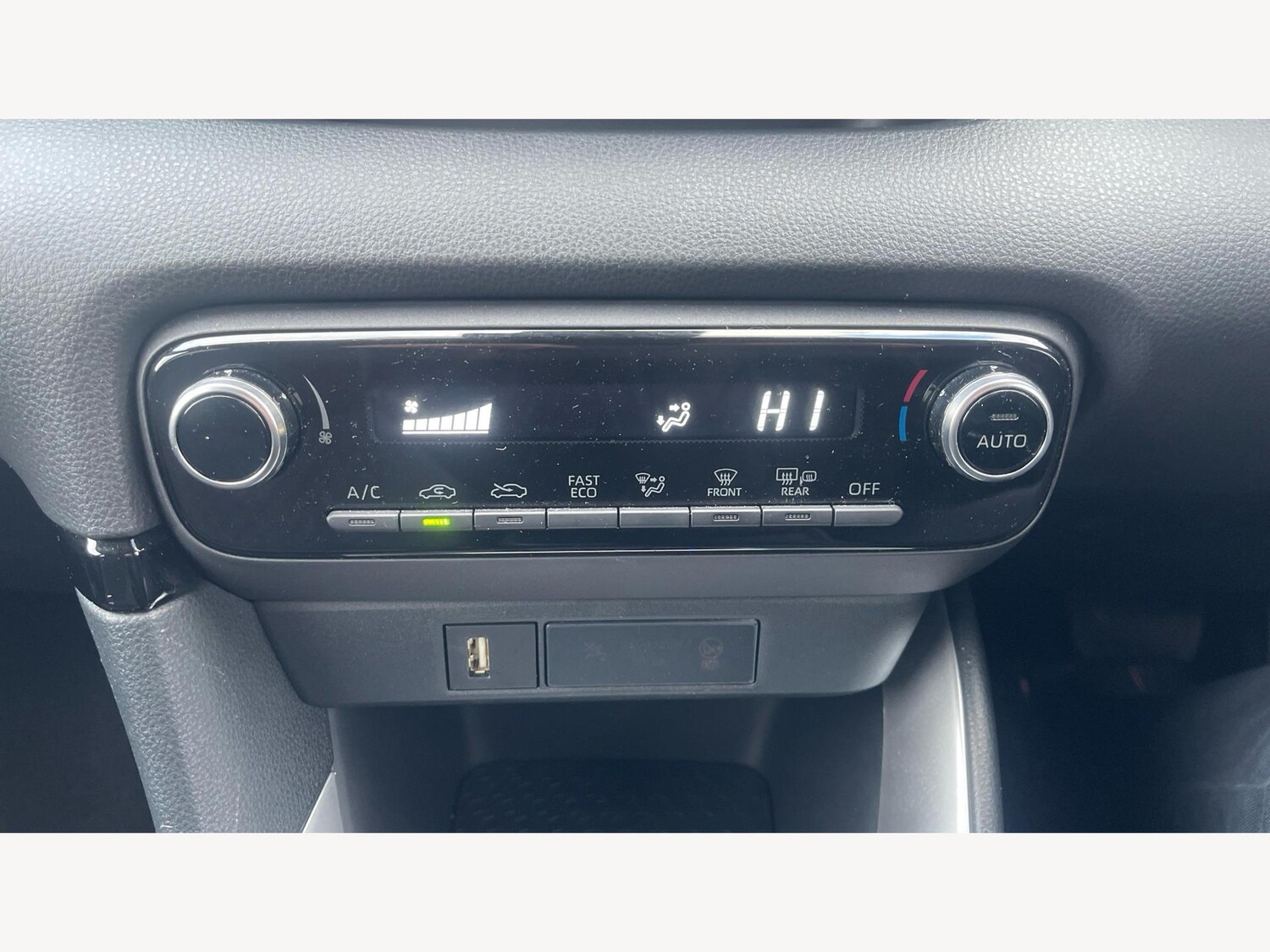 Used Toyota Yaris 2023 for sale - 76743512: Photo 32