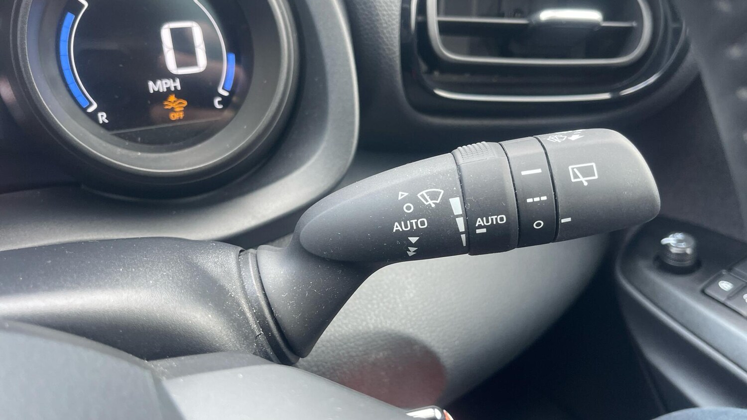 Used Toyota Yaris 2023 for sale - 76743512: Photo 39