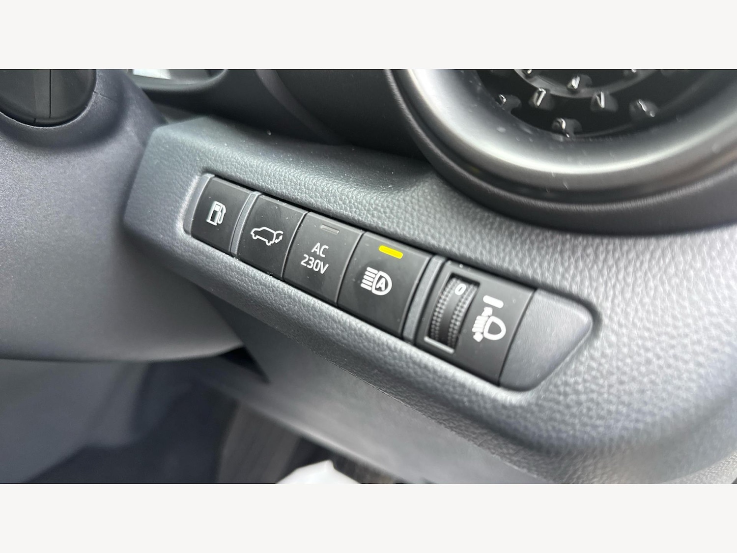 Used Toyota C-HR 2025 for sale - 77425225: Photo 23