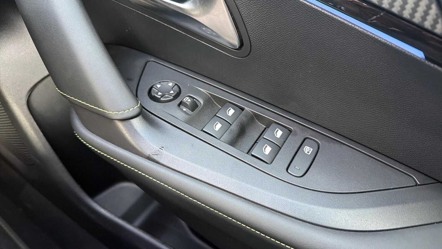 Used Peugeot E-2008 2024 for sale - 77155691: Photo 40