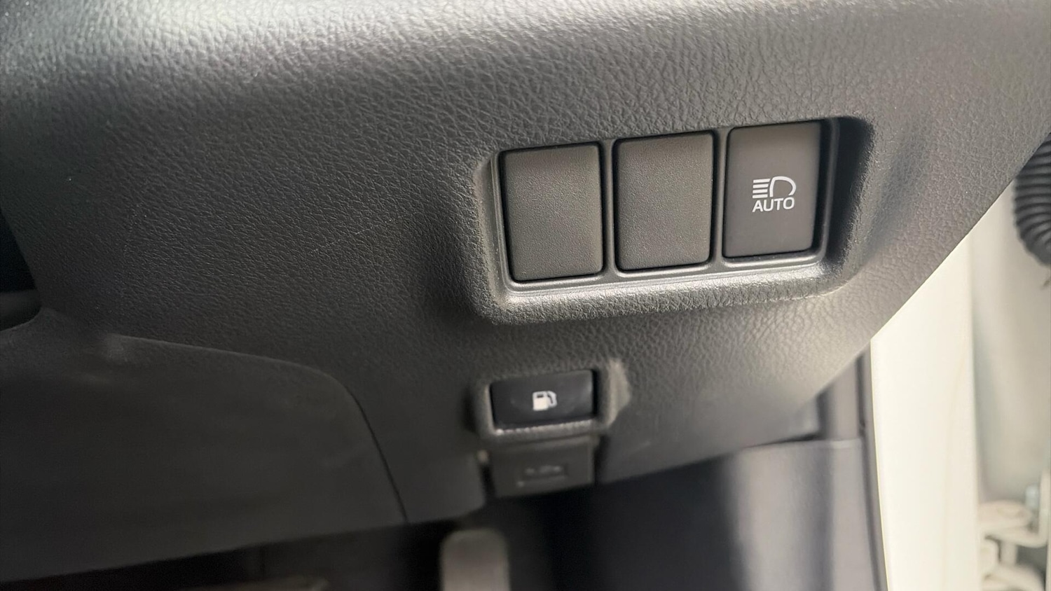 Used Toyota C-HR 2023 for sale - 76765975: Photo 33