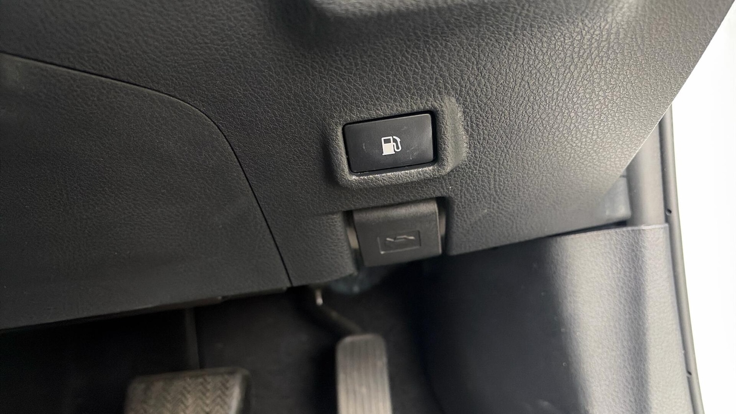 Used Toyota C-HR 2023 for sale - 76765975: Photo 34