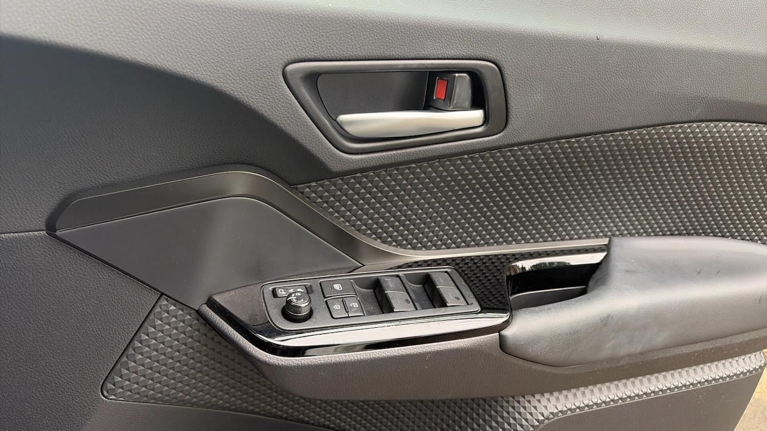 Used Toyota C-HR 2023 for sale - 76765975: Photo 36