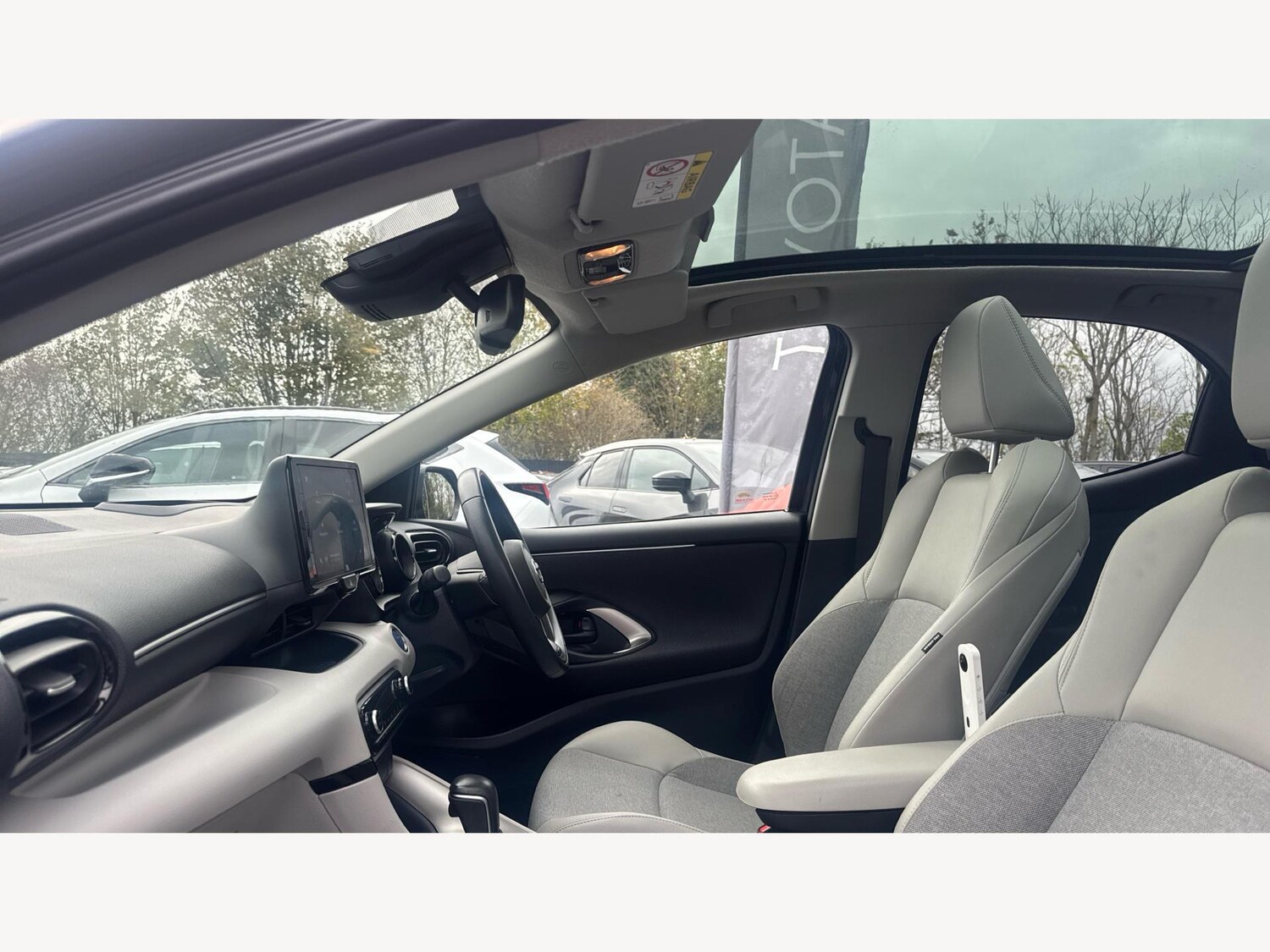 Used Toyota Yaris 2022 for sale - 76976474: Photo 12