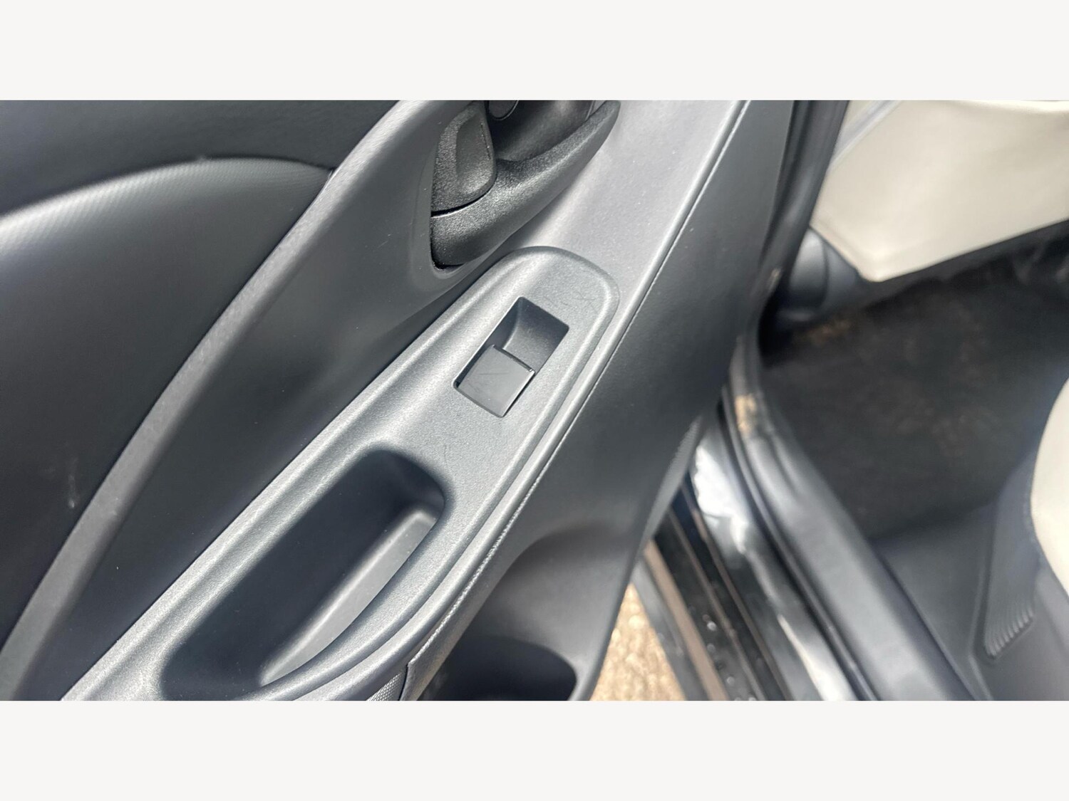 Used Toyota Yaris 2022 for sale - 76976474: Photo 31