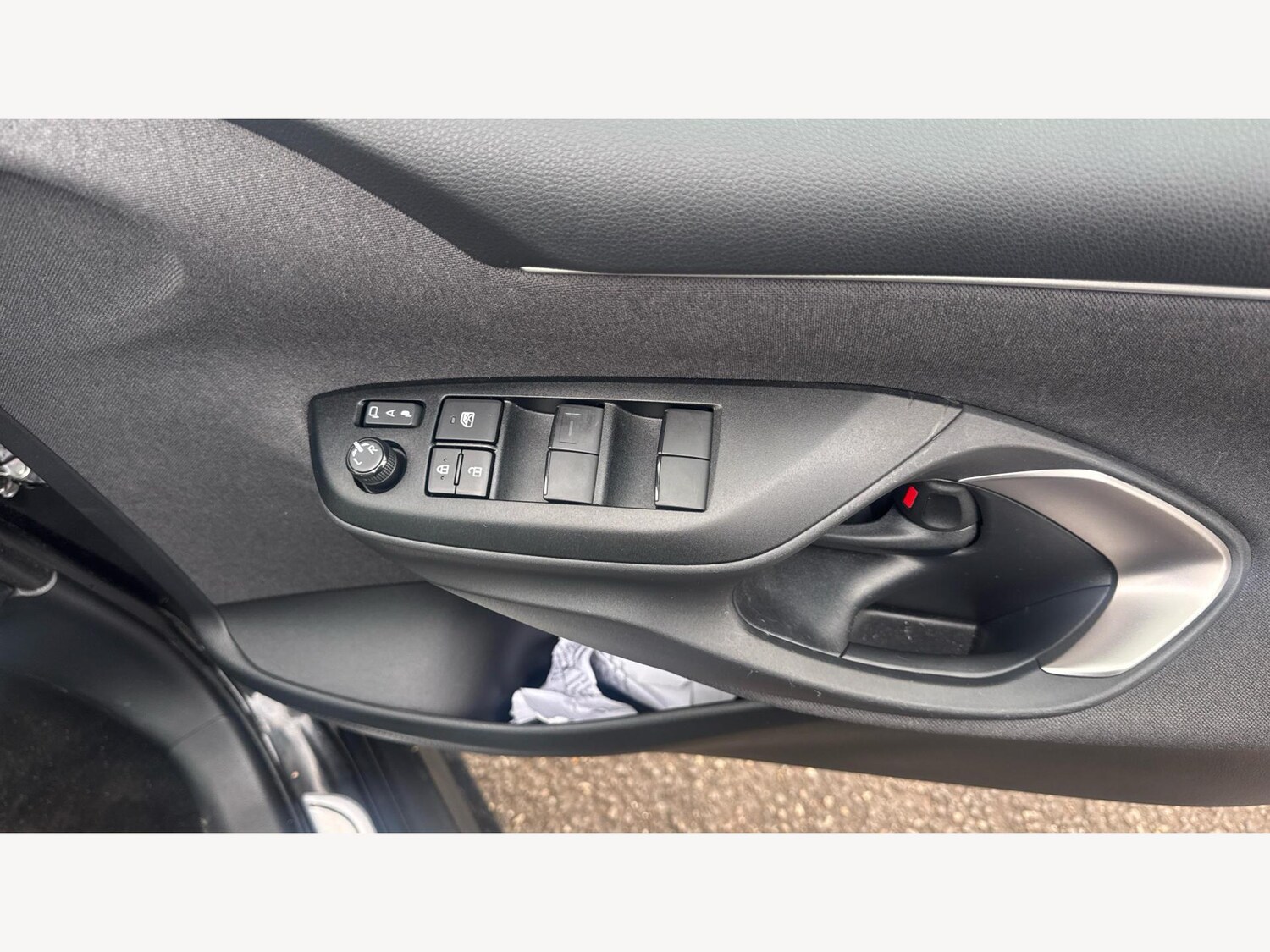 Used Toyota Yaris 2022 for sale - 76976474: Photo 32