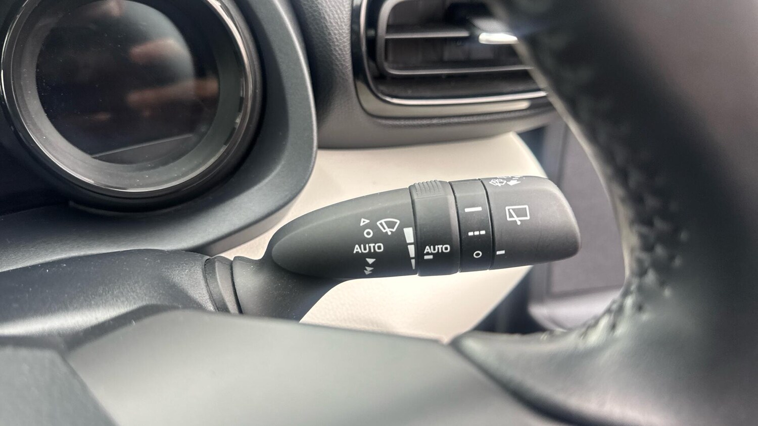 Used Toyota Yaris 2022 for sale - 76976474: Photo 35