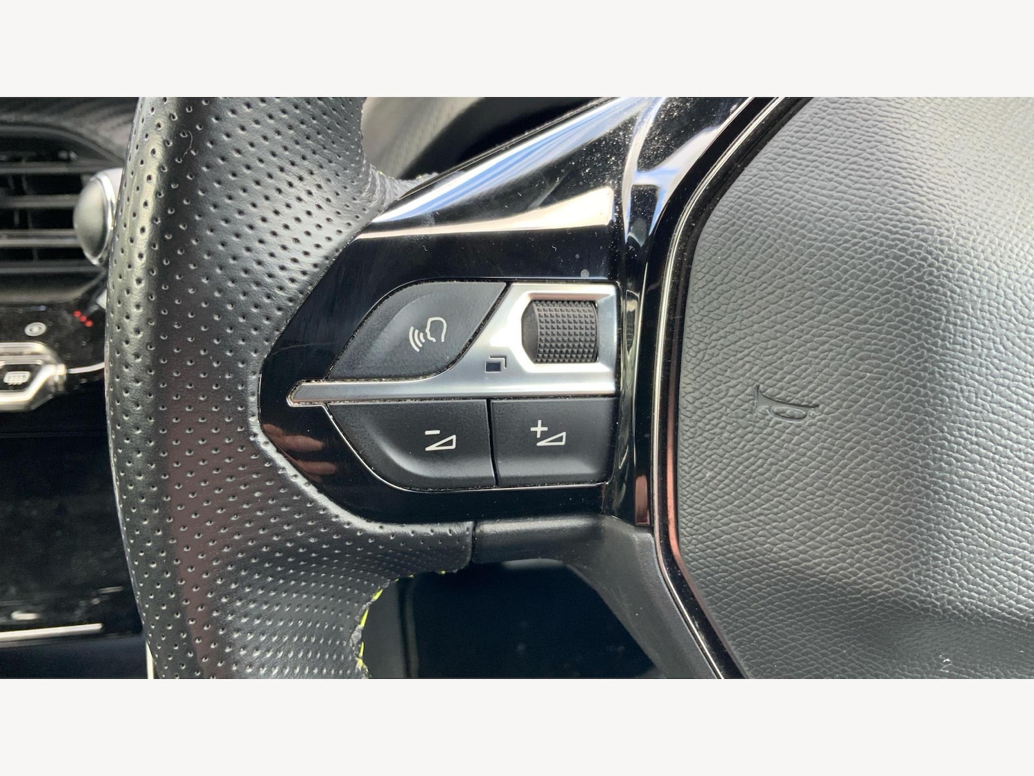 Used Peugeot E-2008 2021 for sale - 76399238: Photo 27